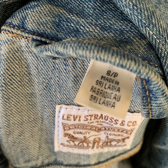 Levi’s Jean Jacket - Picture 3 of 4